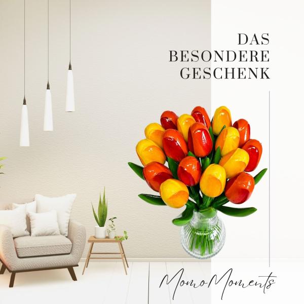Handbemalte Tulpen aus Holz in  bunten Farben, 17 Stück, stehend in einer Glasvase